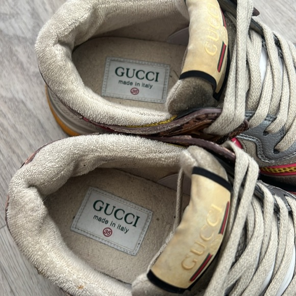 Gucci Size 35 runs big - Picture 3 of 6
